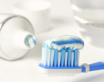 Pourquoi je n’utilise plus de Dentifrice Conventionnel