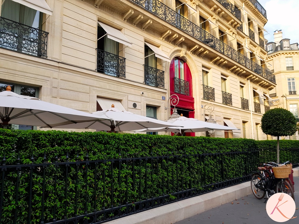 La Réserve Paris Hotel and spa tea time Goûter Gourmand