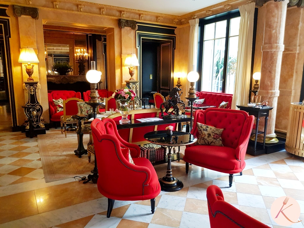 La Réserve Paris Hotel and Spa tea time Goûter Gourmand