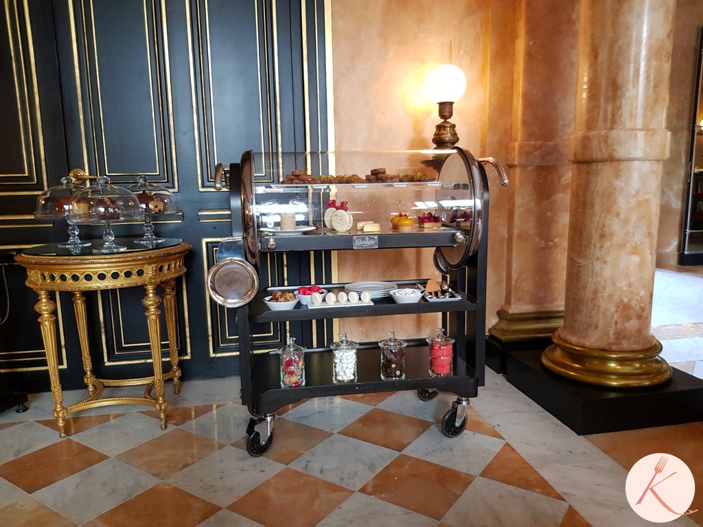 La Réserve Paris Hotel and Spa tea time Goûter Gourmand