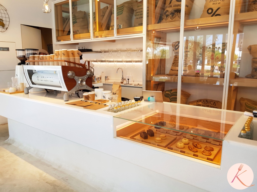 Visiter Abu Dhabi : le salon de thé Arabica Coffee sur Marsa Al Bateen Marina