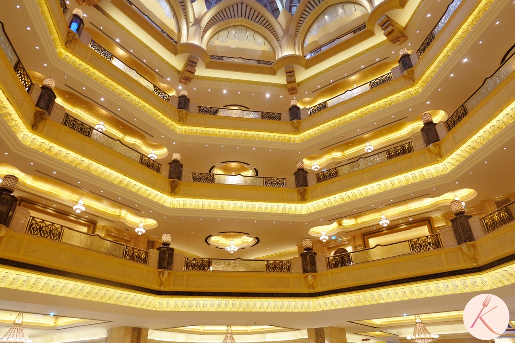Les balcons intérieurs de l'Emirates Palace Abu Dhabi