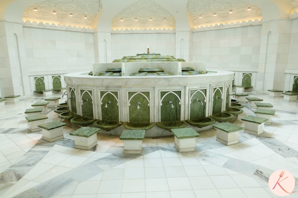 Visiter Abu Dhabi : Salle d'ablution Mosquée Cheikh Zayed