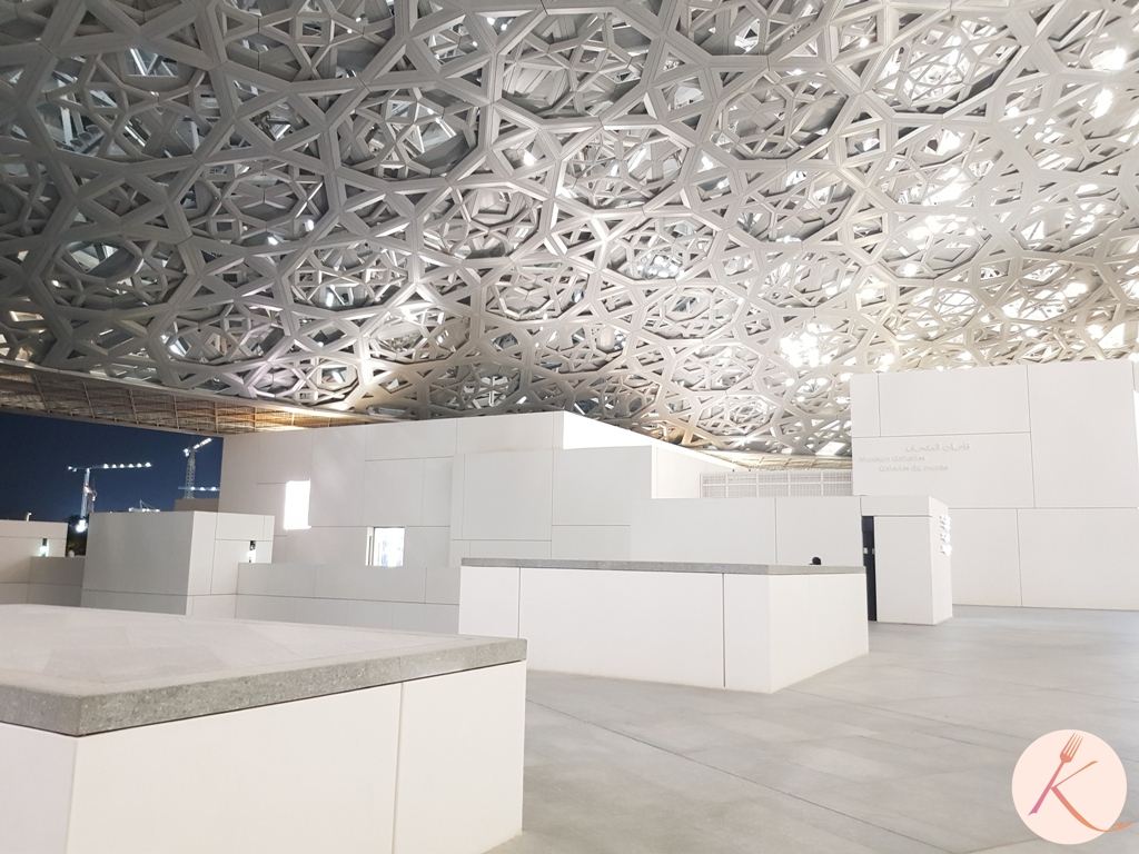 Visite d'Abu Dhabi : les étoiles en aluminium et acier inoxydable du Louvre