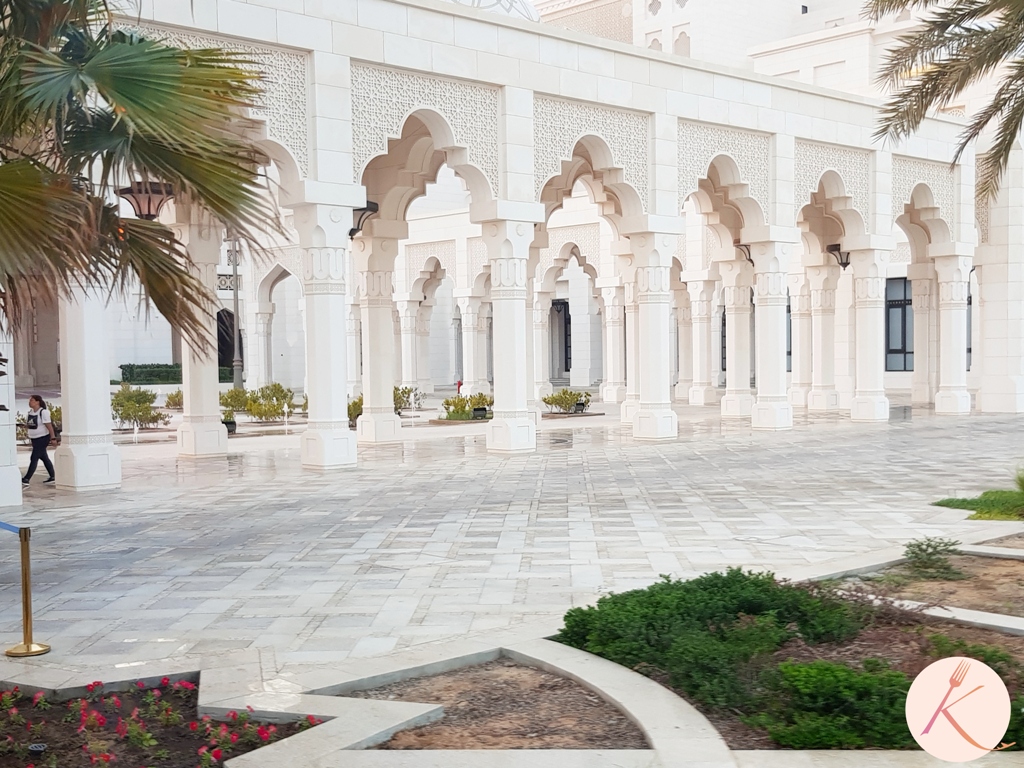 Les allées du palais QASR AL WATAN à Abu Dhabi