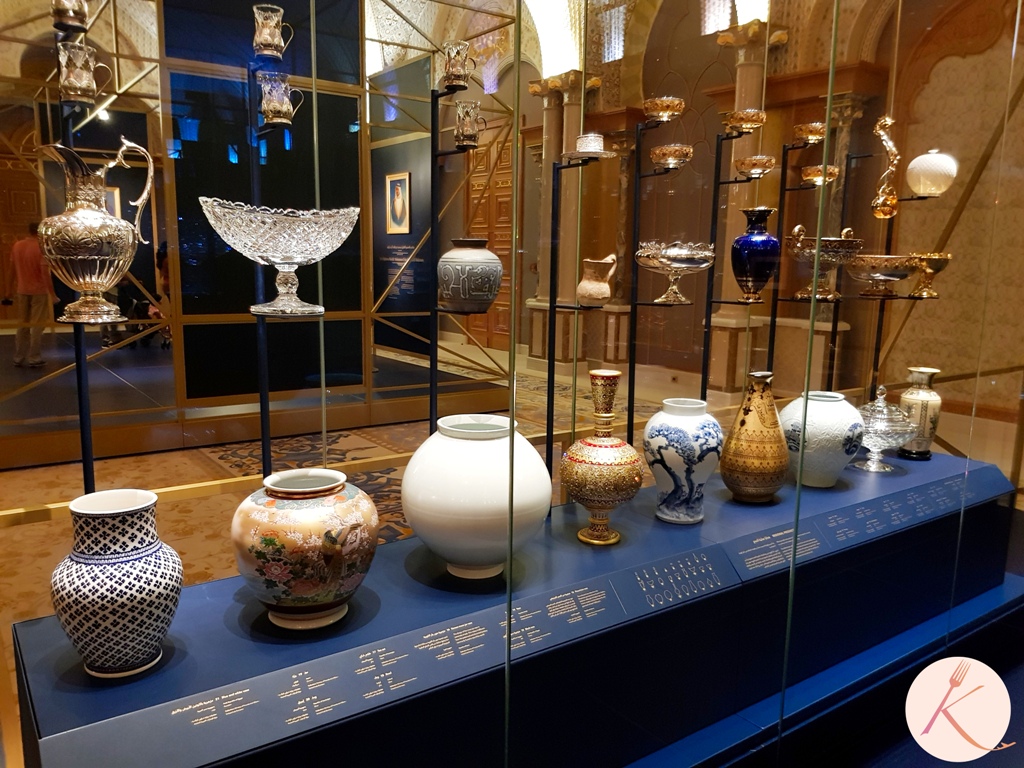 Exposition d’objets précieux et d’œuvres culturelles à l'intérieur du Qasr Al Watan
