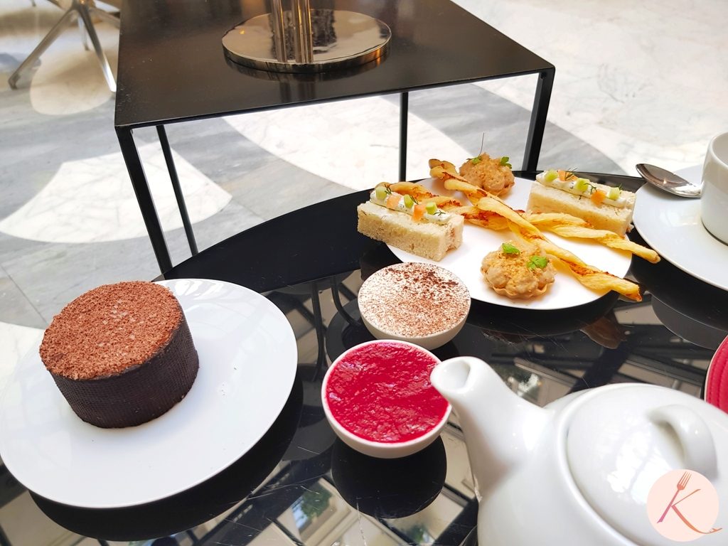 Le tea time du Burgundy Paris : les pièces salées, le flan au chocolat